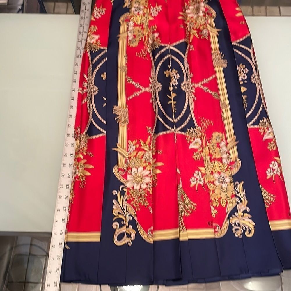 Gucci NWT Pleated skirt red navy gold printed 38 100% silk made in Italy - Picture 11 of 16